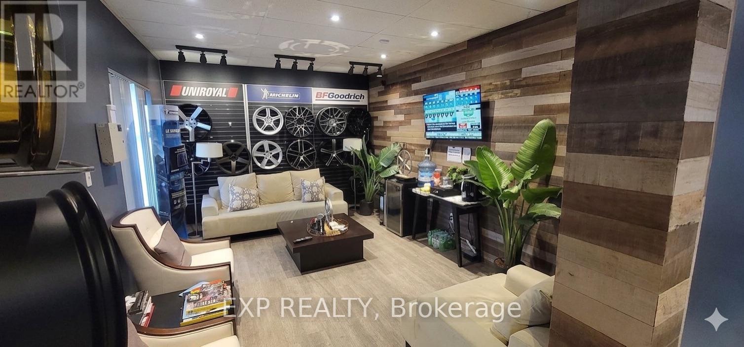 Business Opportunity in Toronto (York University Heights) 3