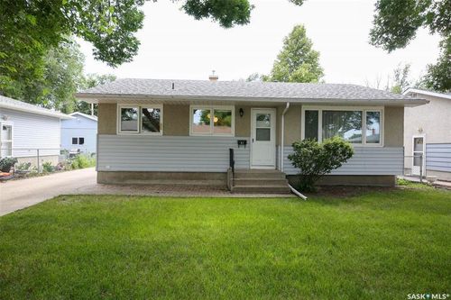83 Woodward Avenue, Regina, SK, S4R3H3 | Card Image