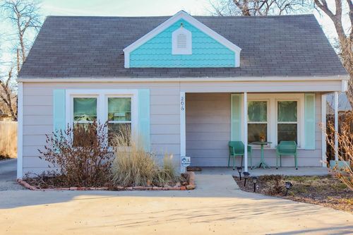 206 N Van Buren St, San Angelo, TX, 76901-3238 | Card Image