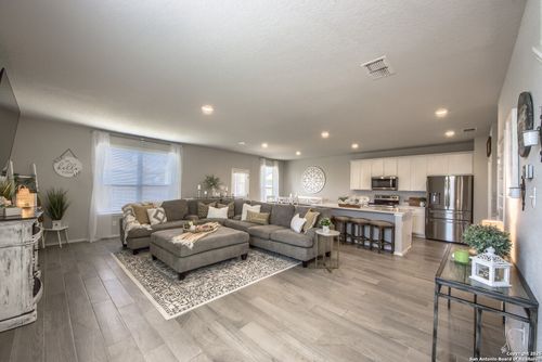 2520 Hiddenbrooke Trce, Seguin, TX, 78155-2696 | Card Image