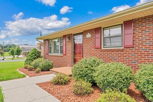 3045 Old Franklin Tpke, Rocky Mount, VA, 24151-5684 | Card Image