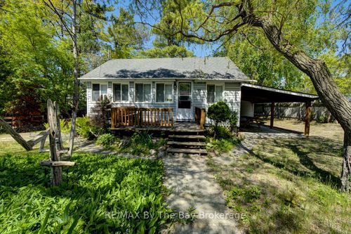 33 17th St N, Wasaga Beach, ON, L9Z2J1 | Card Image