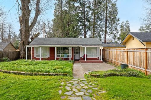 122 Willamette Ave, Medford, OR, 97504-7429 | Card Image