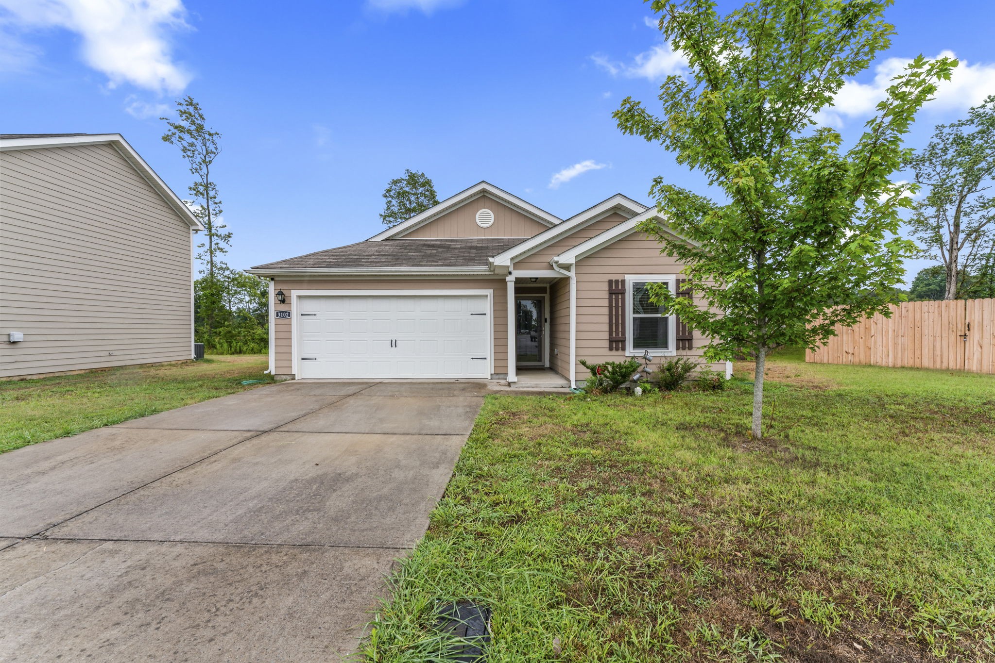 Dizzy Dean Dr, Murfreesboro, TN 37128