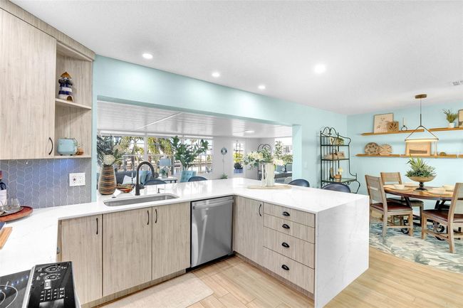 1015 Spindle Palm Way, House other with 3 bedrooms, 2 bathrooms and null parking in APOLLO BEACH FL | Image 25