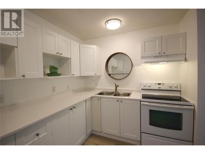 402 - 150 Skaha Pl, Condo with 1 bedrooms, 1 bathrooms and 1 parking in Penticton BC | Image 3