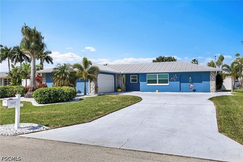 1221 Se 43rd Ter, Cape Coral, FL, 33904-5368 | Card Image