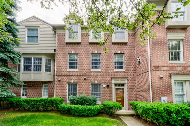 801 Sherman Dr, Condo with 2 bedrooms, 3 bathrooms and null parking in Royal Oak MI | Image 36