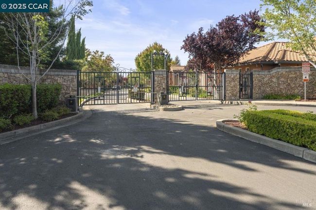 7104 Majestic Ct, Condo with 2 bedrooms, 2 bathrooms and 2 parking in Vallejo CA | Image 23