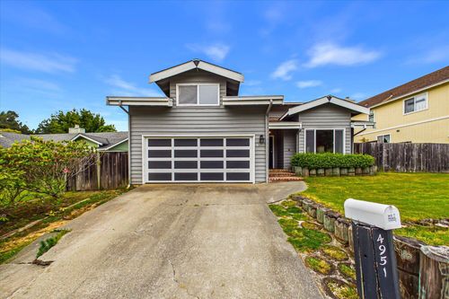 4951 Lundblade Dr, Eureka, CA, 95503-6487 | Card Image