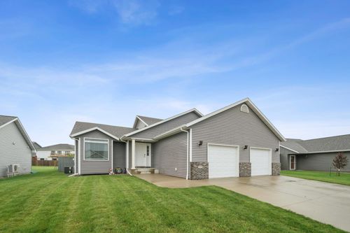 122 Hawk Ave, Eagle Lake, MN, 56024-4503 | Card Image