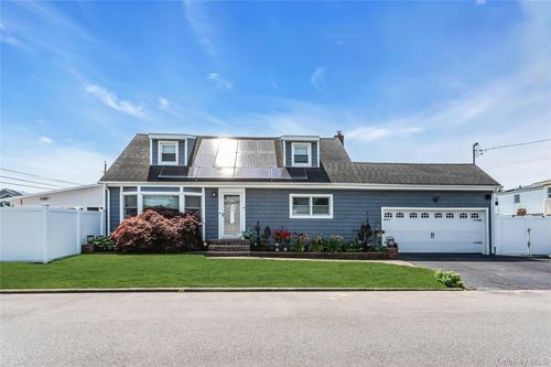 401 Beechmont Ave, Lindenhurst, NY, 11757-6002 | Card Image