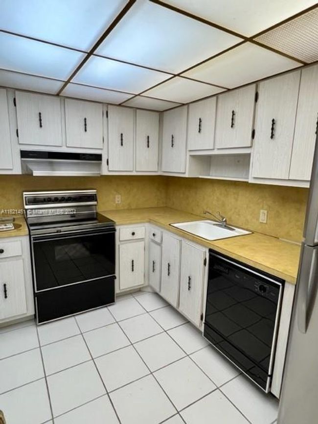 PH-21 - 100 Bayview Dr, Condo with 2 bedrooms, 2 bathrooms and null parking in Sunny Isles Beach FL | Image 11