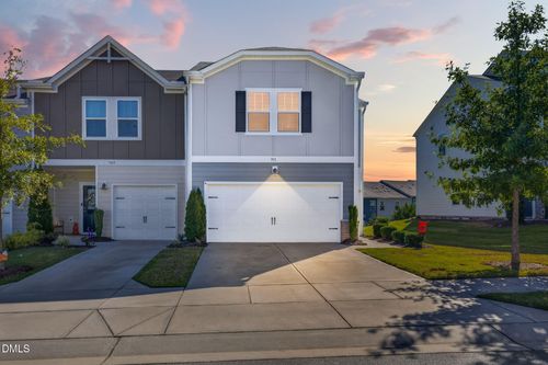 911 Field Ivy Dr, Fuquay Varina, NC, 27526-4337 | Card Image