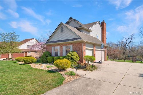 2565 River Woods Dr N, Canton, MI, 48188-3286 | Card Image
