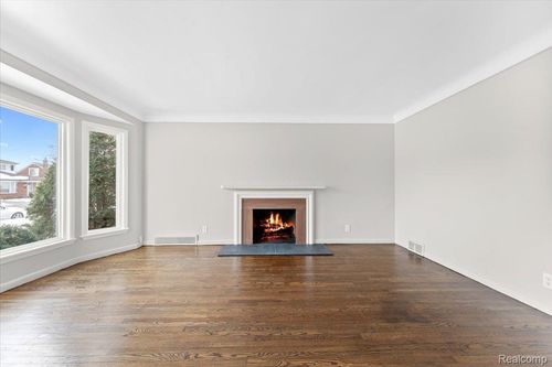 6740 Larme Ave, Allen Park, MI, 48101-2438 | Card Image