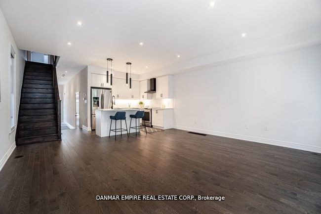 31 Hiawatha Crt, House attached with 3 bedrooms, 4 bathrooms and 2 parking in Vaughan ON | Image 12