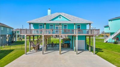 975 Tidelands, House other with 3 bedrooms, 2 bathrooms and null parking in Crystal Beach TX | Image 1