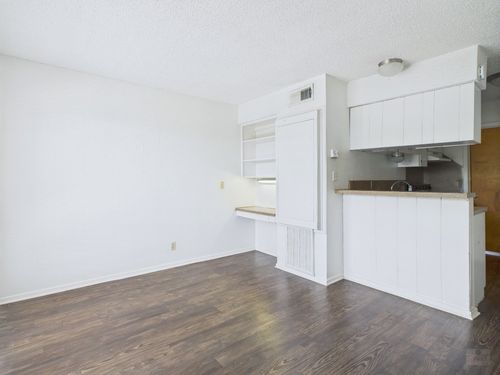 c303-2808 Whitis Ave, Austin, TX, 78705-4130 | Card Image