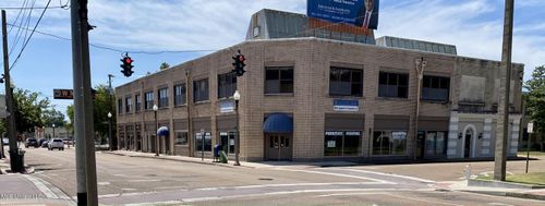 305 W Market St, Greenwood, MS, 38930-4330 | Card Image