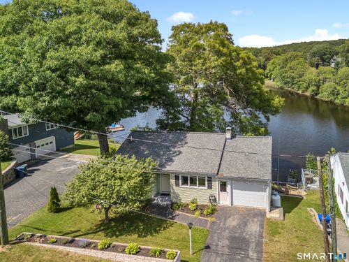 8 Cove View Dr, Quaker Hill, CT, 06375-1501 | Card Image