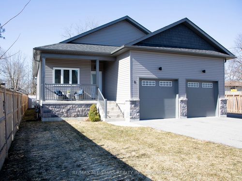8 Georgina St, Sutton West, ON, L0E1R0 | Card Image
