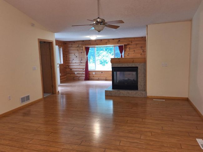 Living Room Area | Image 6