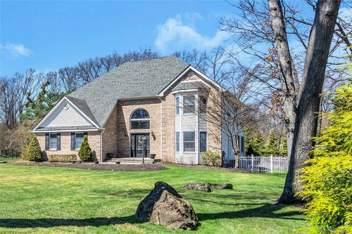 1 Kings Ct, Hauppauge, NY, 11788-2302 | Card Image