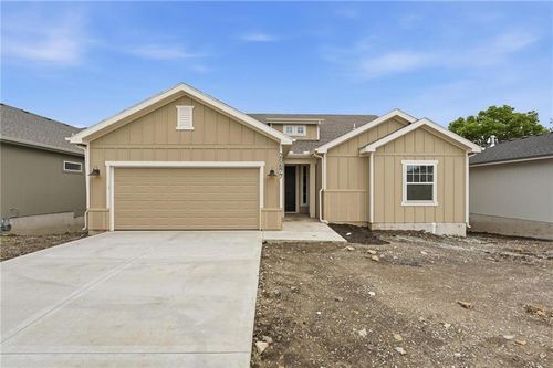 20677 Skyview Ln, Spring Hill, KS, 66083-7606 | Card Image