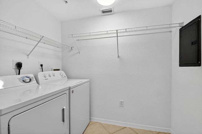 APT-304 - 6511 Emerald Dunes Dr, Condo with 2 bedrooms, 2 bathrooms and null parking in West Palm Beach FL | Image 8