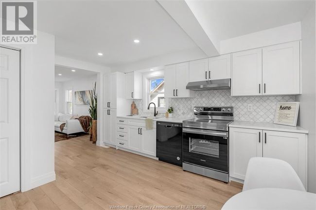 2968 Langlois Ave, House other with 3 bedrooms, 1 bathrooms and null parking in Windsor ON | Image 13
