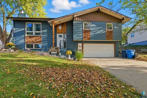 804 S Day Ave, Sioux Falls, SD, 57103-2368 | Card Image
