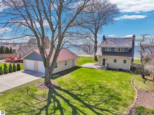 407 S Lakeshore Dr, Lake City, MI, 49651-8684 | Card Image