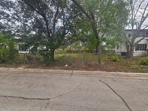 514 San Saba St, Lockhart, TX, 78644-2830 | Card Image