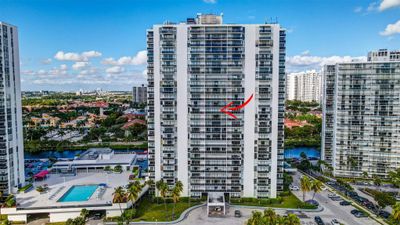 1506 - 3675 N Country Club Dr, Condo with 2 bedrooms, 2 bathrooms and null parking in Aventura FL | Image 2