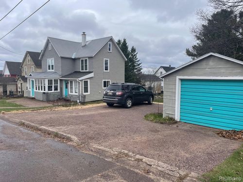 912 3rd St, Hancock, MI, 49930-1324 | Card Image