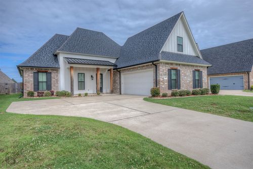 605 Meridian Way, Benton, LA, 71006-0600 | Card Image