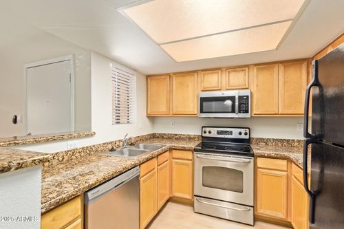 1040-5757 W Eugie Ave, Glendale, AZ, 85304-1242 | Card Image