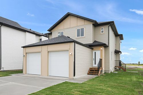 2002 24 Ave, Didsbury, AB, T0M0A2 | Card Image