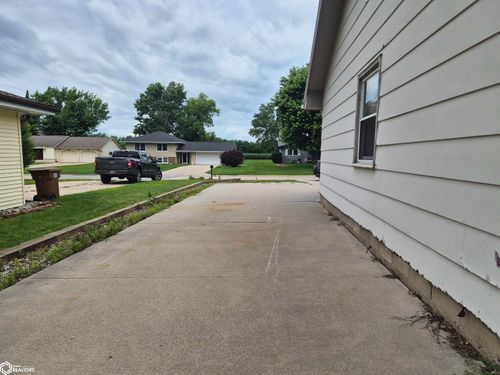 1816 Sunset St, Grinnell, IA, 50112-1045 | Card Image