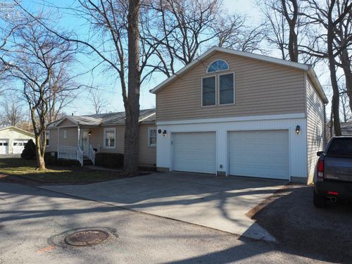 541 Oak Ave, Lakeside, OH, 43440-1745 | Card Image