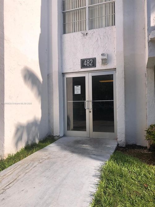 105-482 Nw 165th Street Rd, Miami, FL, 33169-6460 | Card Image