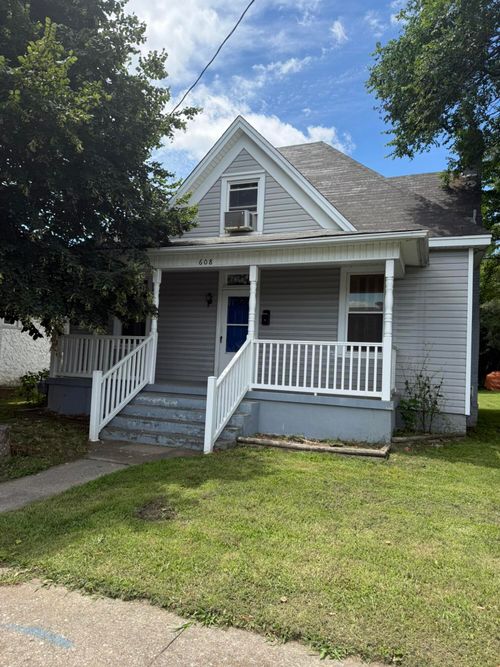 608 W Main St, Covington, VA, 24426 | Card Image