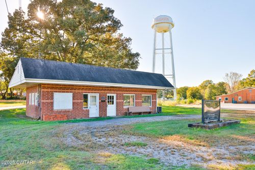 433 S Cedar St, Gleason, TN, 38229-7905 | Card Image