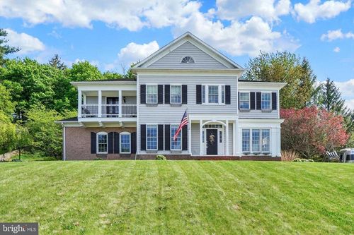 3165 Rexwood Dr, Glen Rock, PA, 17327-1030 | Card Image