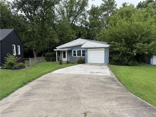 2407 Ne 57th Ter, Gladstone, MO, 64118-5511 | Card Image