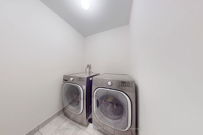 1558 Clitherow St, House other with 4 bedrooms, 3 bathrooms and 1 parking in Milton ON | Image 36