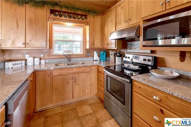 403 Bay St, House other with 4 bedrooms, 3 bathrooms and null parking in Austwell TX | Image 20