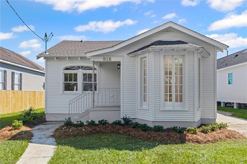 918 11th St, Gretna, LA, 70053-6310 | Card Image