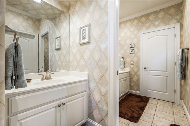 Upstairs Bathroom 2 | Image 35